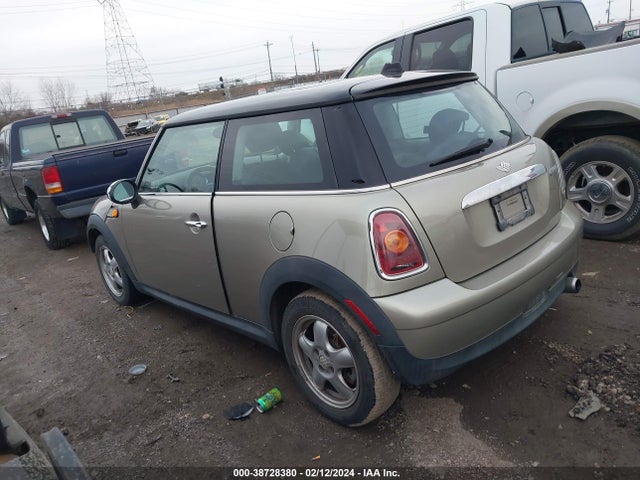 2007 MINI COOPER WMWMF33507TU62105 Photo 2
