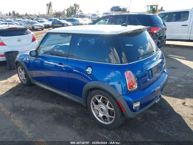2006 MINI COOPER S WMWRE33546TJ40364 Photo 2