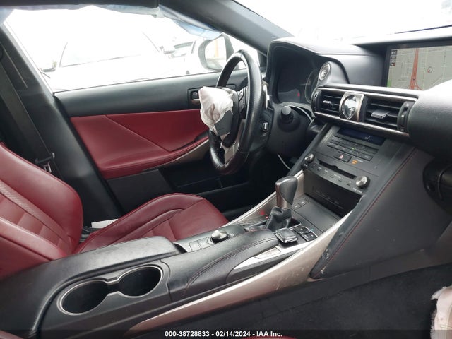 Lexus IS 300 2019 JTHBA1D28K5084595 Image 5
