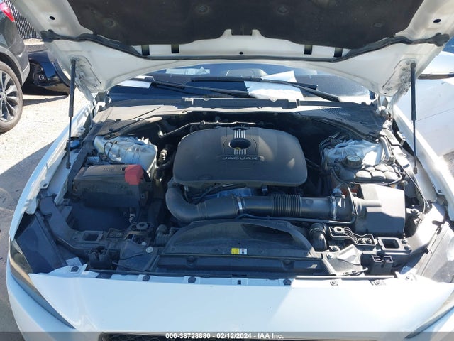 2017 JAGUAR XE SAJAR4BG9HA962672 Photo 9