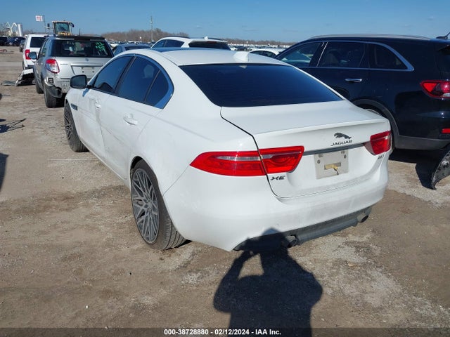 2017 JAGUAR XE SAJAR4BG9HA962672 Photo 2