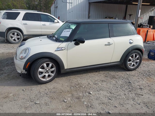 2010 MINI COOPER S WMWMF7C51ATZ70288 Photo 1