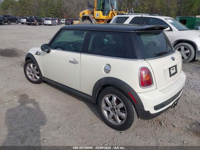 2010 MINI COOPER S WMWMF7C51ATZ70288 Photo 2