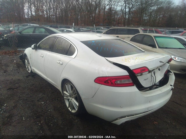 2011 JAGUAR XF SAJWA0HE7BMS01379 Photo 2