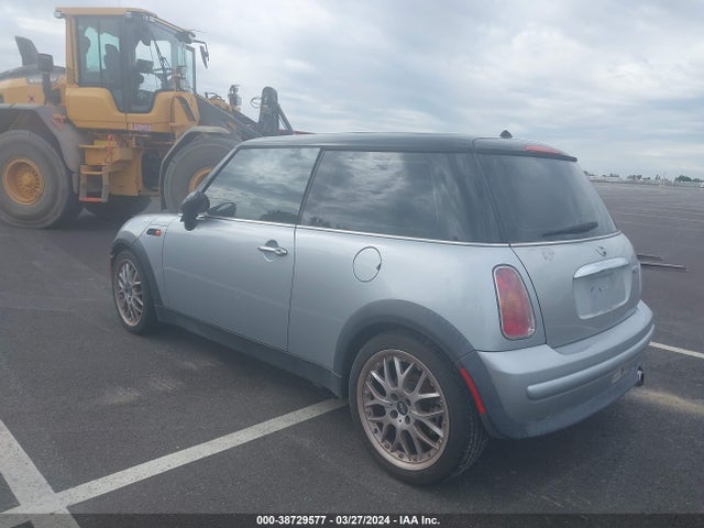 2003 MINI COOPER WMWRC33433TE15329 Photo 2