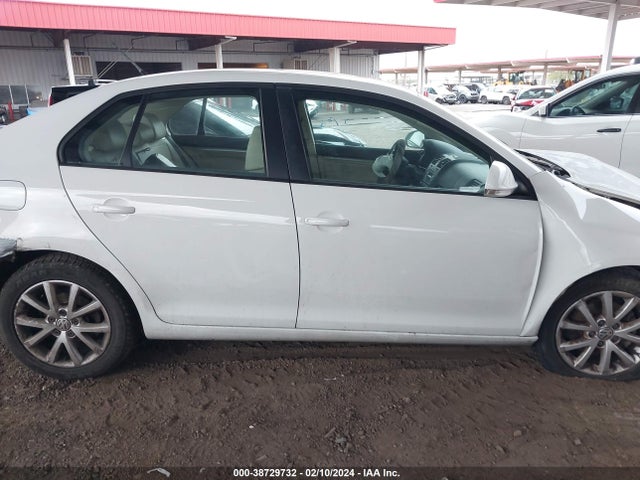2010 VOLKSWAGEN JETTA LIMITED EDITION VIN: 3VWRZ7AJ6AM144645