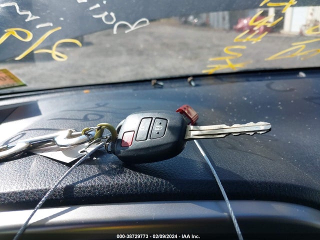 Toyota RAV4 LE 2017 JTMBFREV0HJ702826 Image 11