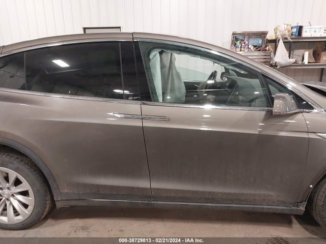 Tesla Model X 60d/p100d/p90d 2016 5YJXCAE40GF007873 Image 13
