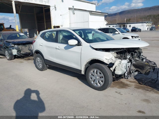 Nissan Rogue Sport S 2018 JN1BJ1CP8JW157216 zdjęcie główne