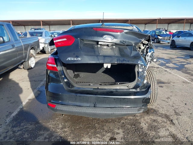 Ford FOCUS SE 2018 1FADP3FE2JL244885 Image 16