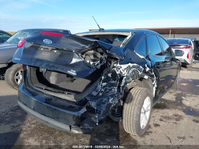 Ford FOCUS SE 2018 1FADP3FE2JL244885 Image 4