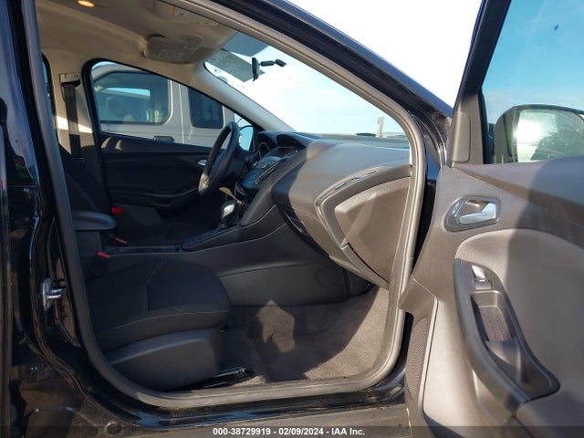 Ford FOCUS SE 2018 1FADP3FE2JL244885 Image 5