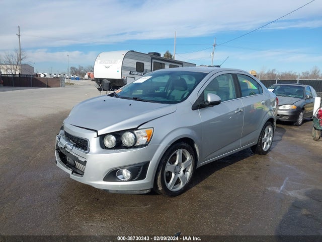 Chevrolet Sonic Ltz Auto 2015 1G1JE5SB5F4146339 Image 2