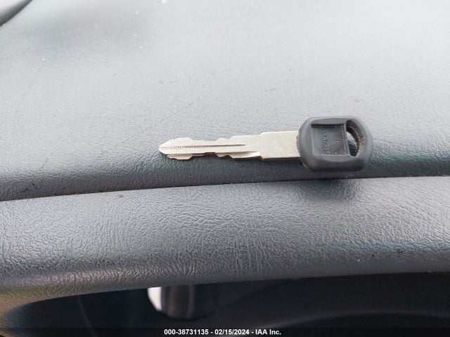 2001 GMC YUKON SLE VIN: 1GKEC13V21R222499