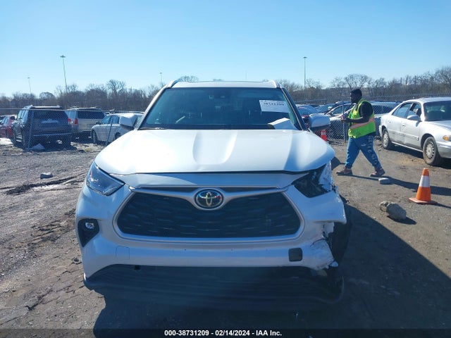 Toyota Highlander Xle 2022 5TDHZRBH8NS568100 Image 12
