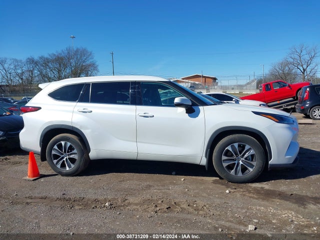 Toyota Highlander Xle 2022 5TDHZRBH8NS568100 Image 13