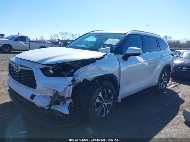 Toyota Highlander Xle 2022 5TDHZRBH8NS568100 Image 2