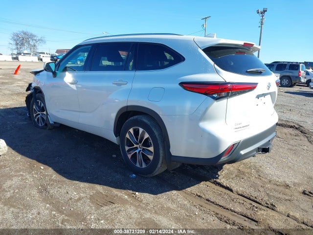 Toyota Highlander Xle 2022 5TDHZRBH8NS568100 Image 3