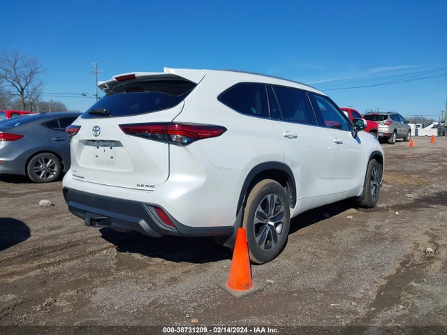 Toyota Highlander Xle 2022 5TDHZRBH8NS568100 Image 4