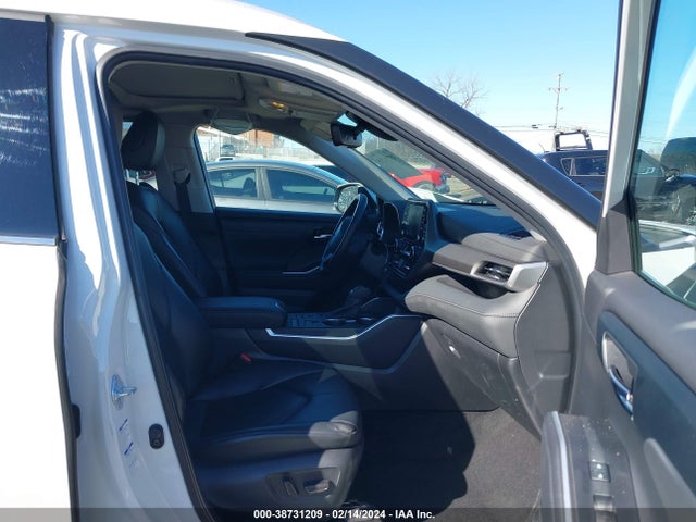 Toyota Highlander Xle 2022 5TDHZRBH8NS568100 Image 5