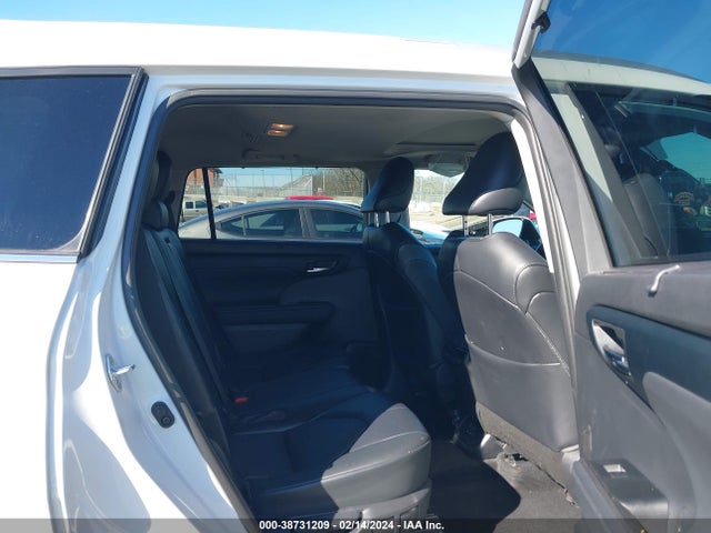 Toyota Highlander Xle 2022 5TDHZRBH8NS568100 Image 8