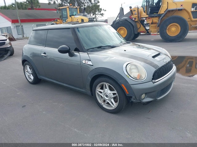 2010 MINI COOPER S WMWMF7C57ATZ73633 Photo 0