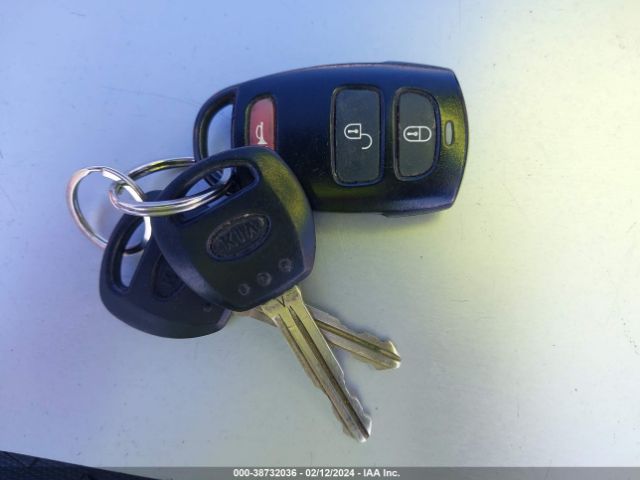 KNDMG4C79E6587221 KIA SEDONA LX