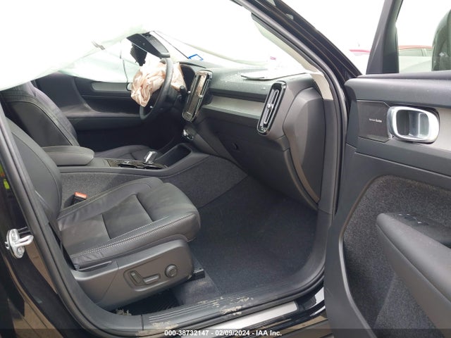 Volvo Xc40 B4 Ultimate Bright Theme 2023 YV4K92HA1P2097874 Image 5