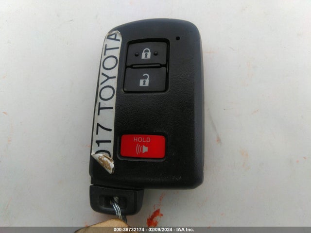 Toyota Prius V Two 2017 JTDZN3EU6HJ066368 Image 11