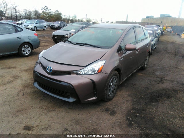 Toyota Prius V Two 2017 JTDZN3EU6HJ066368 Image 2