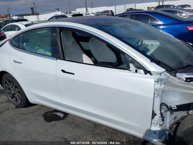 Tesla Model 3 Long Range/mid Range 2018 5YJ3E1EA7JF166413 Image 14