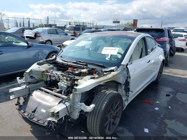 Tesla Model 3 Long Range/mid Range 2018 5YJ3E1EA7JF166413 Image 2