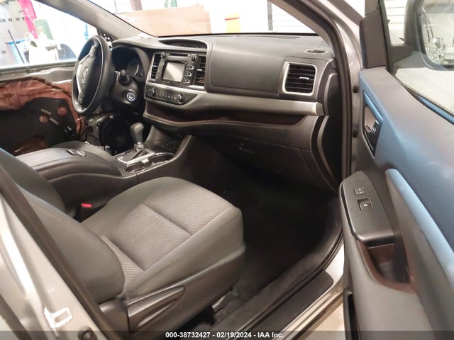 Toyota Highlander Le 2019 5TDBZRFH3KS926280 Image 5