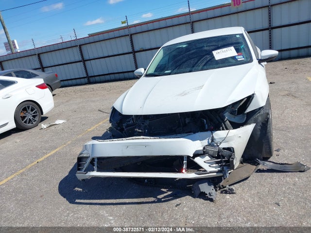 1VWAA7A34JC011356 Volkswagen Passat 2.0t R-line/2.0t S