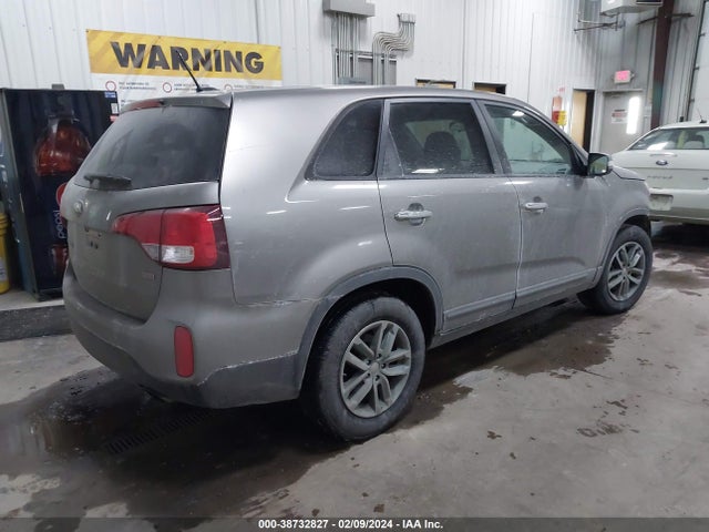KIA SORENTO LX 2015 5XYKT3A6XFG642703 Image 4