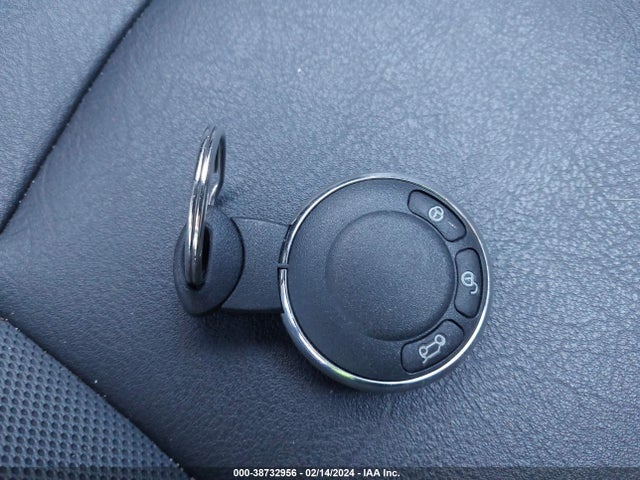 2010 MINI COOPER S WMWMF7C5XATZ70421 Photo 10