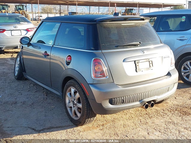 2010 MINI COOPER S WMWMF7C5XATZ70421 Photo 2