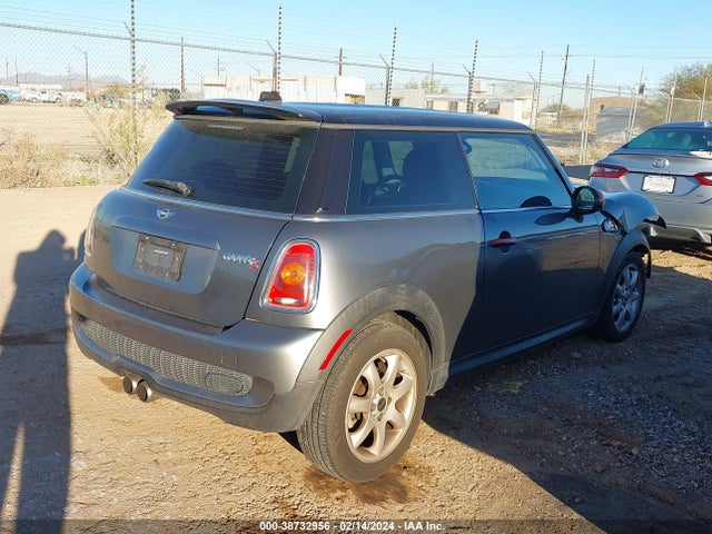 2010 MINI COOPER S WMWMF7C5XATZ70421 Photo 3