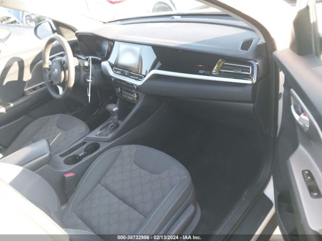 KNDCB3LC6M5488779 KIA NIRO LX