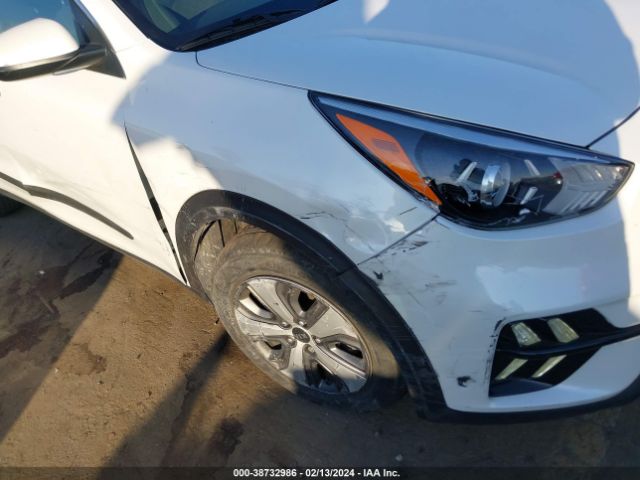 KNDCB3LC6M5488779 KIA NIRO LX