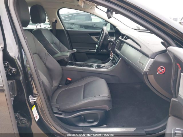 SAJBD4BV6GCY09350 Jaguar Xf 35t Premium