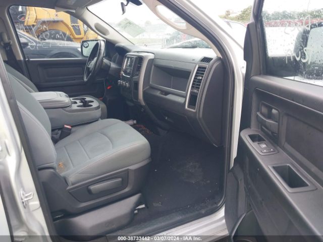 1C6RR7FT5HS690987 RAM 1500 Tradesman Quad Cab 4x4 6'4 Box