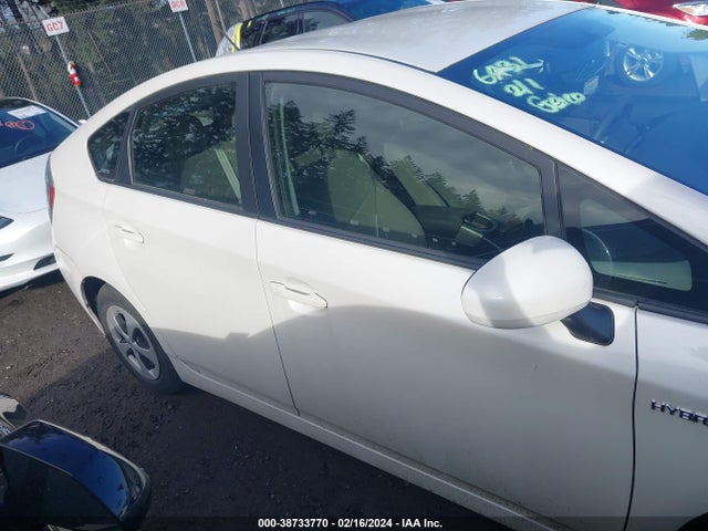 Toyota Prius Two 2015 JTDKN3DU1F0426555 Image 14