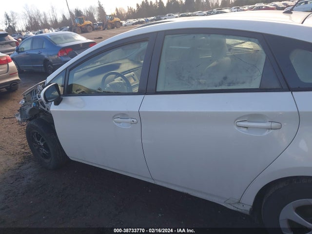 Toyota Prius Two 2015 JTDKN3DU1F0426555 Image 15