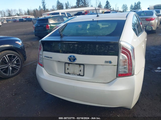 Toyota Prius Two 2015 JTDKN3DU1F0426555 Image 17