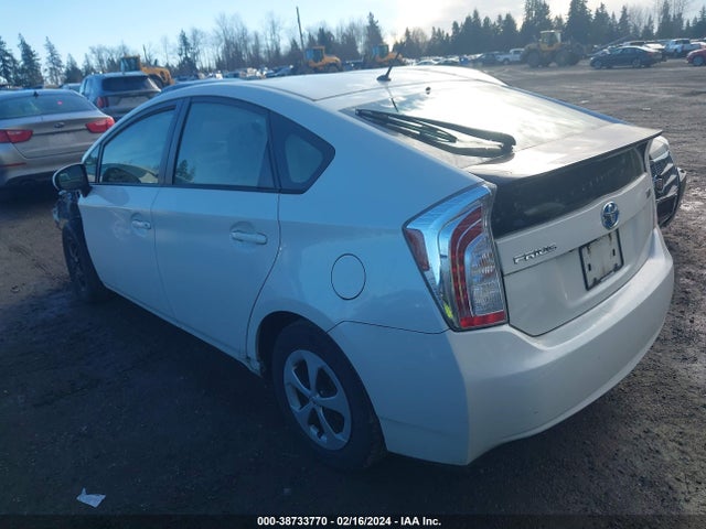 Toyota Prius Two 2015 JTDKN3DU1F0426555 Image 3