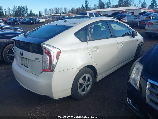 Toyota Prius Two 2015 JTDKN3DU1F0426555 Image 4