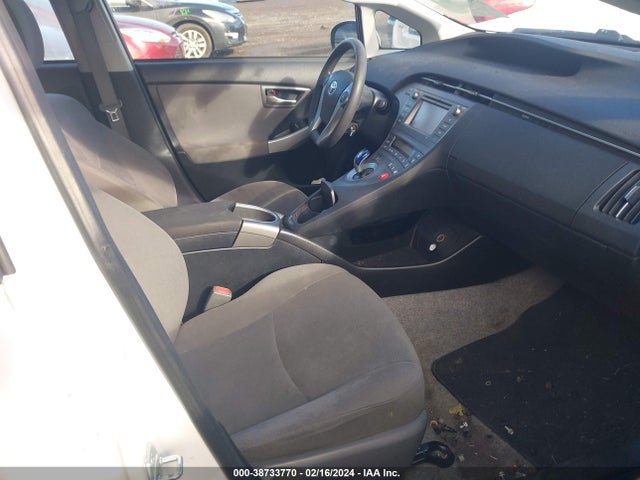 Toyota Prius Two 2015 JTDKN3DU1F0426555 Image 5