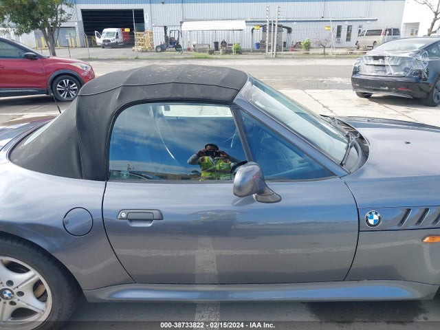 1999 BMW Z3 2.3 VIN: 4USCH9337XLF80840