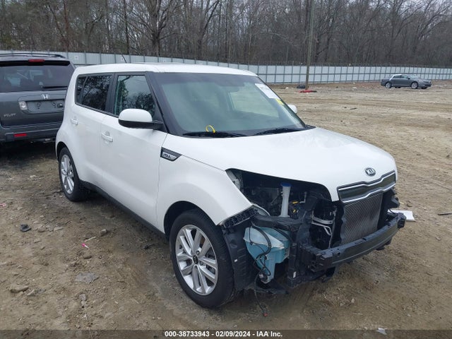 KIA SOUL + 2018 KNDJP3A51J7610462 Image 1